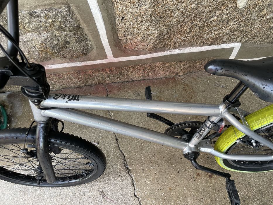 vendo bmx e uma bike de truques