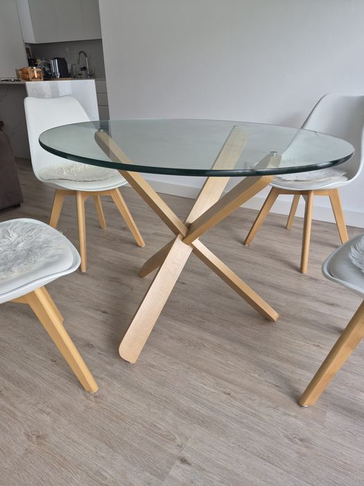 Vendo mesa de madeira com tampo de vidro + 4 cadeiras