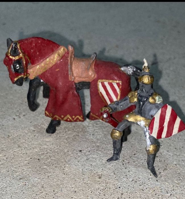 Cavaleiro medieval de chumbo