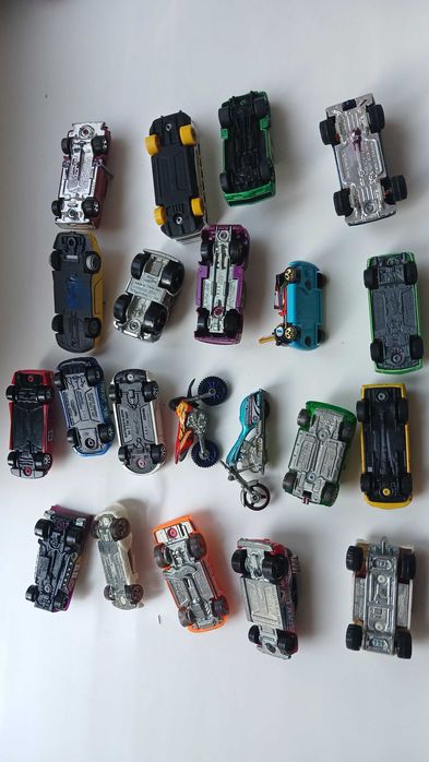 Коллекция машинок Hot Wheels / Matchbox