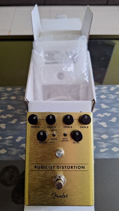 Pedal  Fender Pugilist Distortion. Novo em caixa.