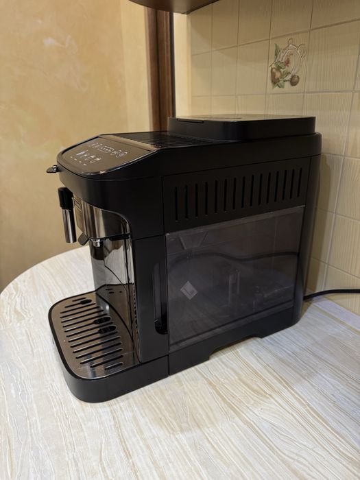 Кавомашина Delonghi Magnifica Evo