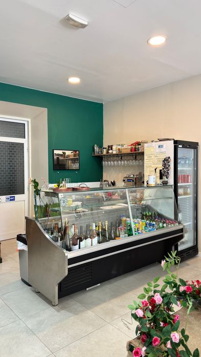 TRESPASSE Flower Bar único em Setúbal – pronto a funcionar