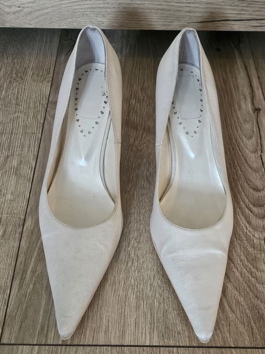 Buty szpilki eleganckie w kolorze ecru
