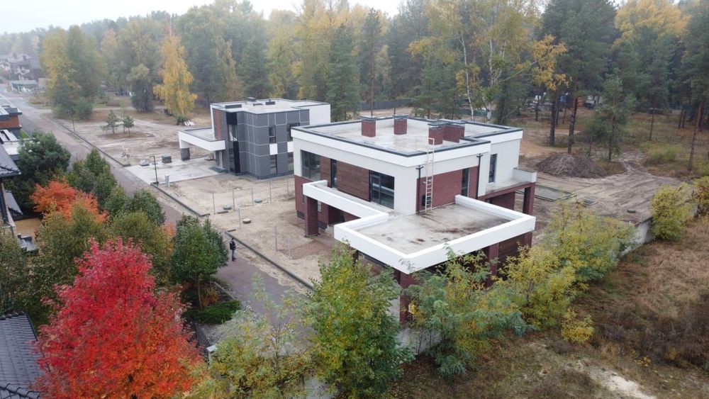 Продаж сучасного будинку 300 м² + 39 соток в сосновому лісі