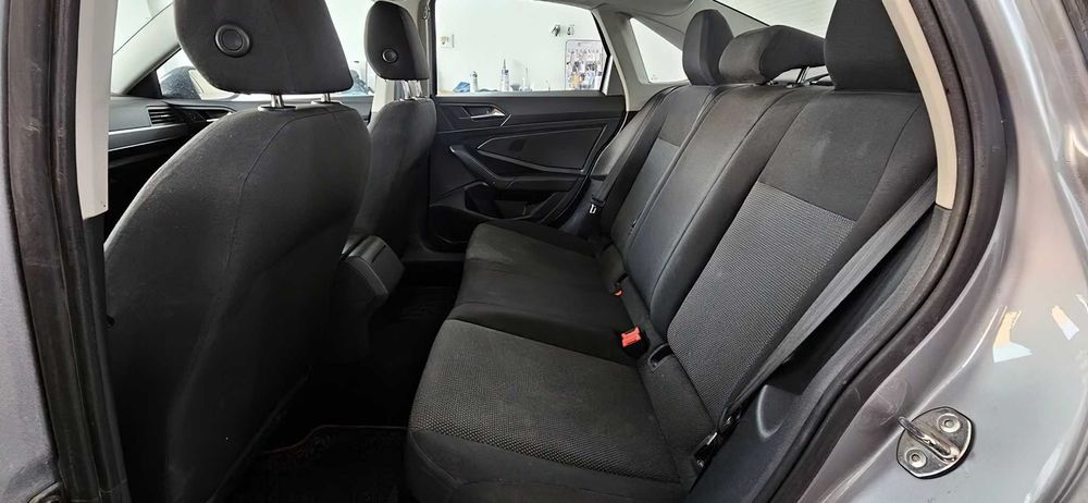Volkswagen Jetta      2020