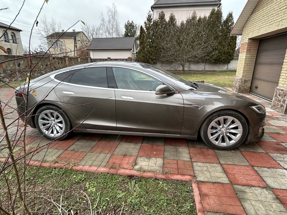 Tesla Model S 90d 2016
