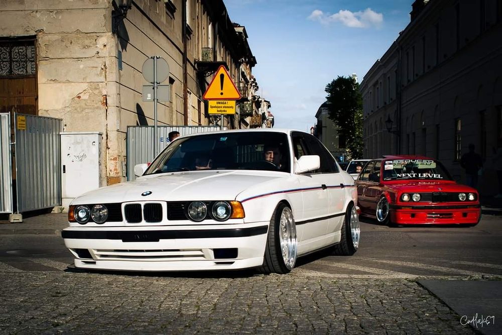 Auto do ślubu wynajem BMW E34 530i V8 Manual