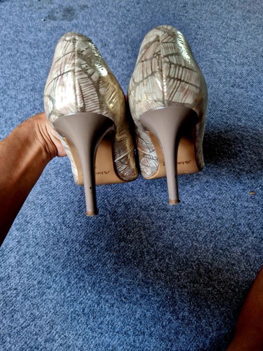 Buty na obcasie 39 złote beżowe eleganckie z systemem softstep bioeco