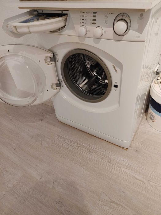 Máquina de lavar e secar roupa Ariston
