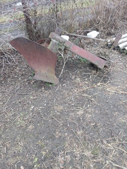 1 корпусний плуг до трактора