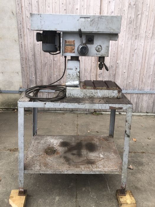 Sprzedam wiertarkę stołową typ  W S. 151.