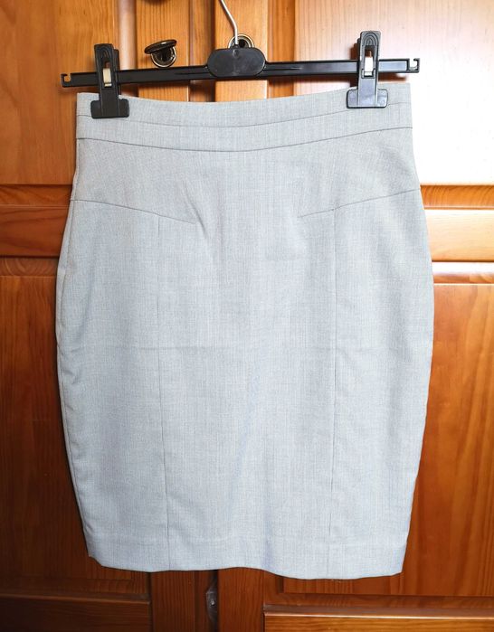 Saia estilo executivo cinzenta clara H&M, tamanho 36
