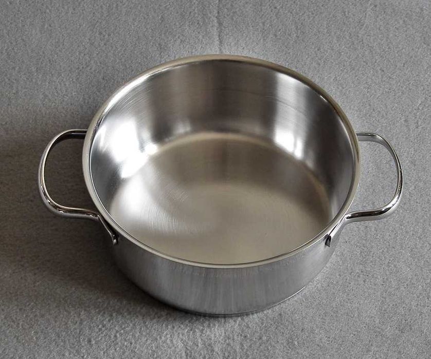 Niemiecki garnek z pokrywą  SILIT 20cm o poj. 2,7 l, do indukcji