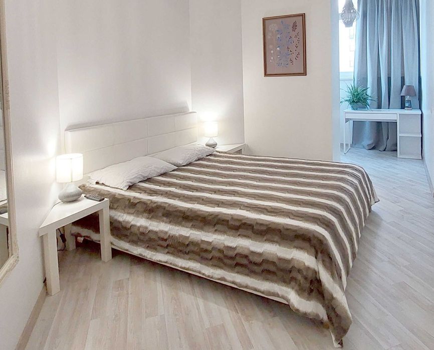 Ліжко двоспальне 160х200 м’яка оббивка екошкіра, велюр біле б/в