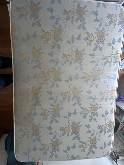 Cama de Casal em Ferro e Latão + Colchão Ortopédico Incluído!