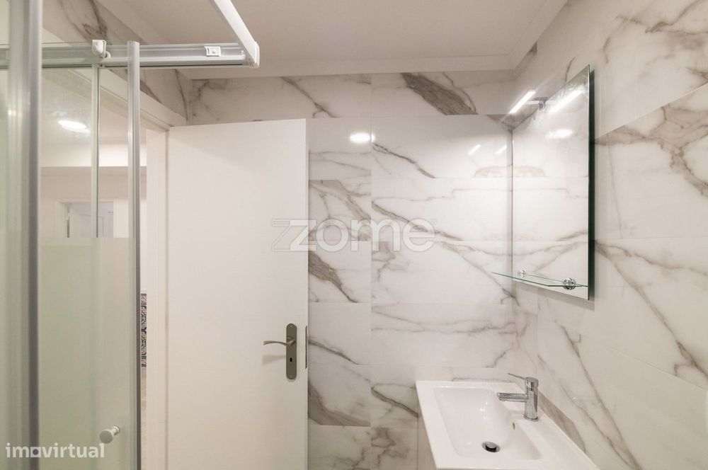 Atelier convertido em T2, Massamá