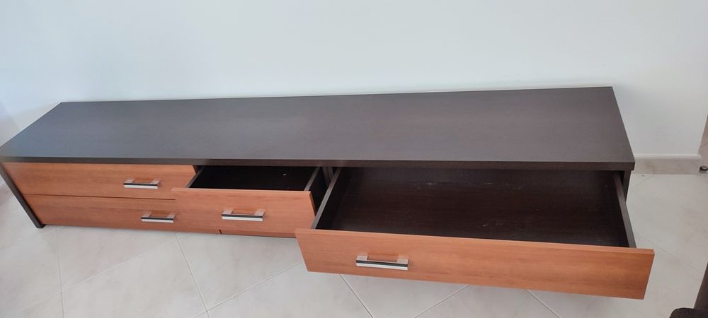 Móvel de TV / Aparador com 6 Gavetas – Muito Bom Estado