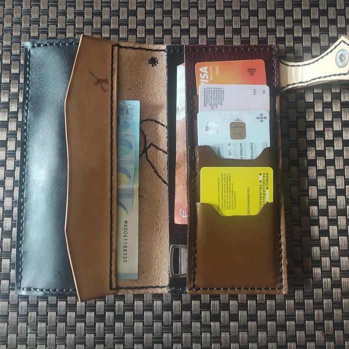 Carteira para motard. 
Feita por mim.
Totalmente em pele