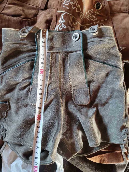 Lederhosen. Традиционные баварские шорты Октоберфест. Ледерхозе.