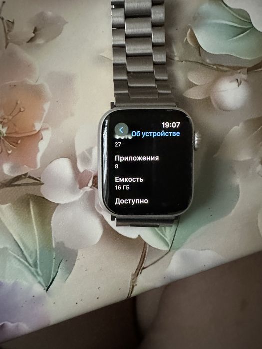 Продам Apple Watch Series 4