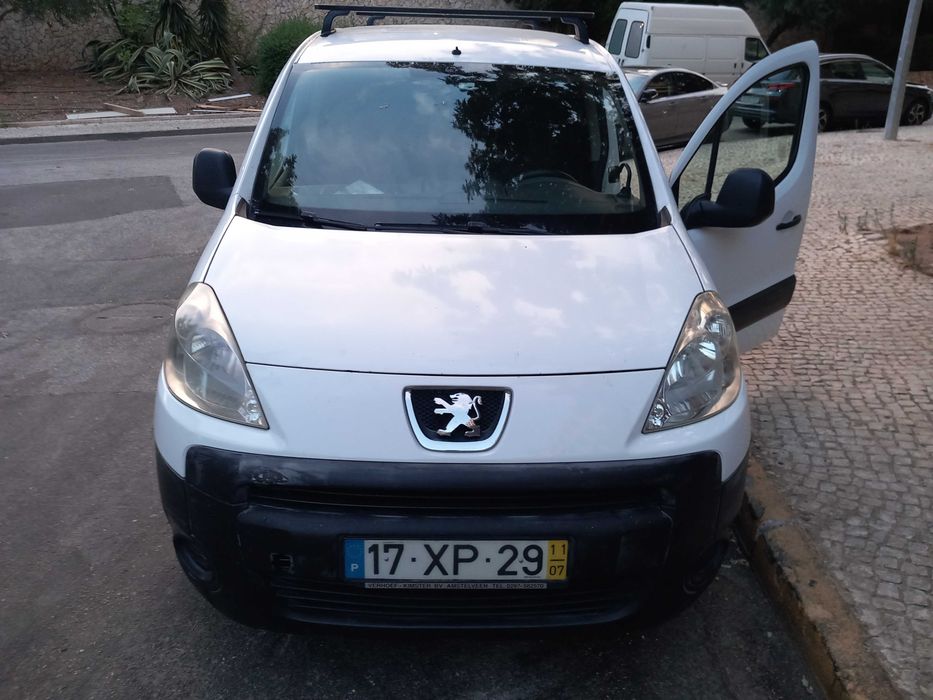 Peugeot Partner Van – Long Version with 3 Seats