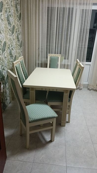 Столи та Стiльцi