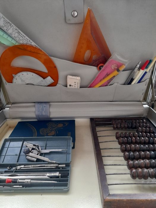 Винтажный дипломат.С канцелярией.80г.20в.