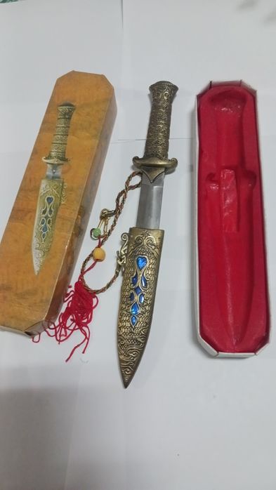 Punhais e espadas colecção