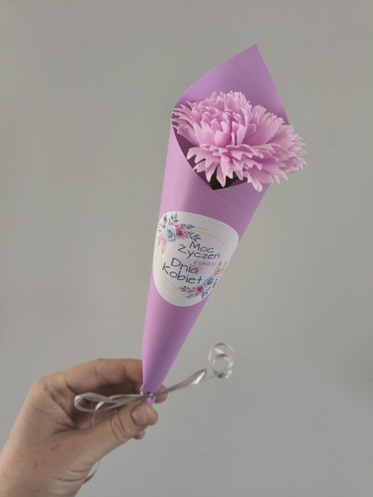 Goździk mydlany w rożku prezent na Dzień Kobiet różne kolory upominek