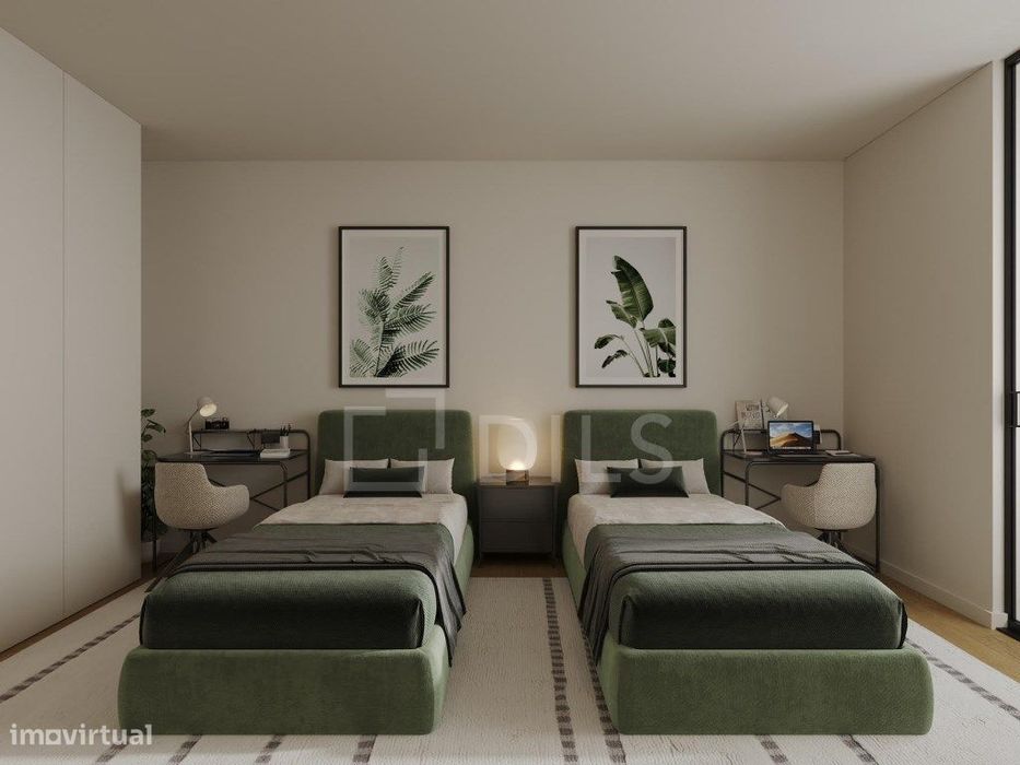 Apartamento T2 com área exterior, junto ao Hospital S. João