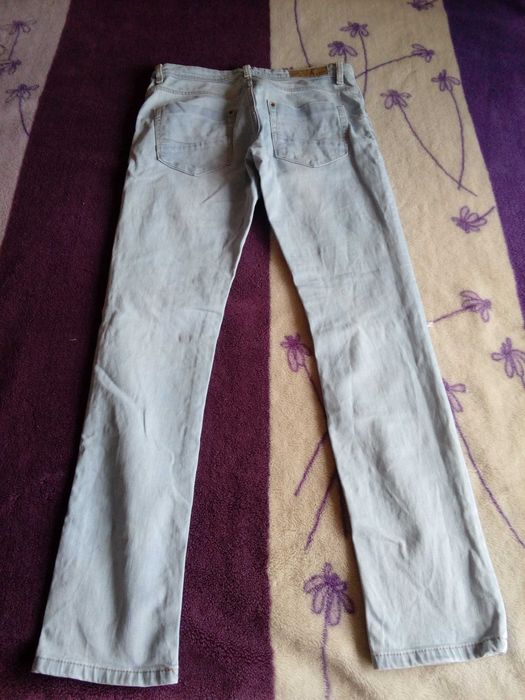 Spodnie jeansowe Bershka 40