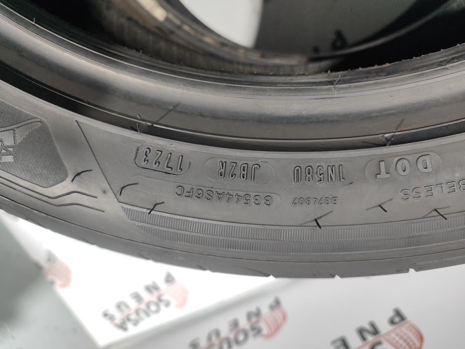 2 pneus semi novos 245-45R18 Goodyear - Oferta dos portes