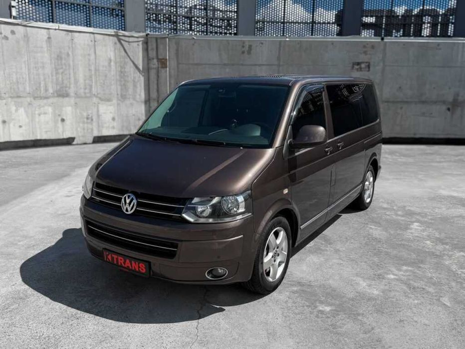 Wypożyczalnia samochodu rodzinnego Volkswagen Multivan – Warszawa