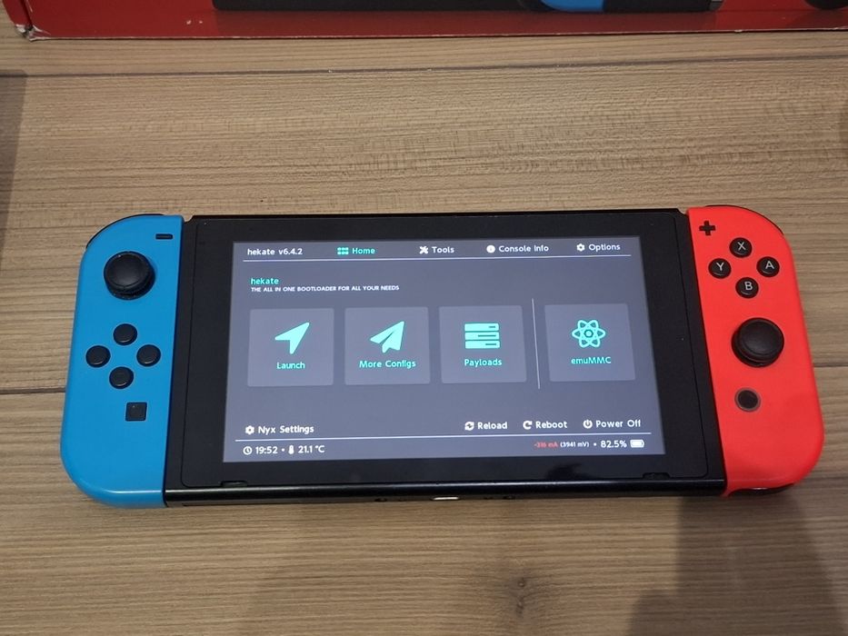 Nintendo Switch CFW v2  z stacja i zasilaczem