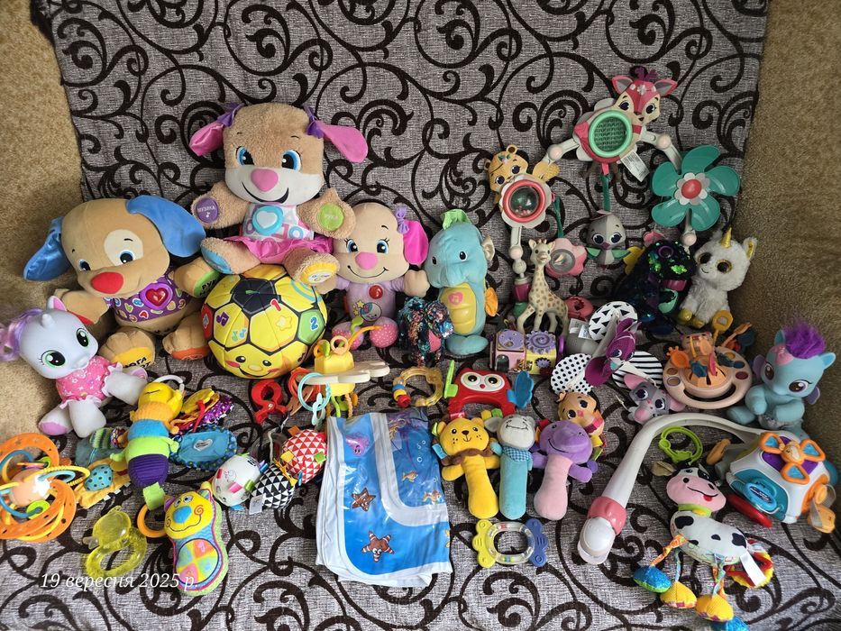 Бутилочки,іграшки і всякі дрібнички