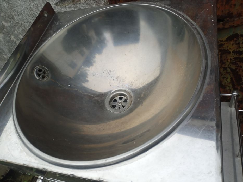 Lavatórios e bancada de inox