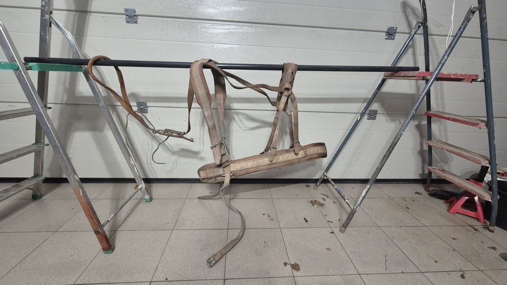 Uprząż ogłowie lejce puszorek puszor szory koń końskie bryczka  wóz