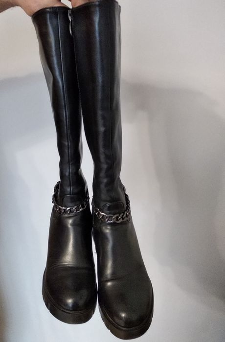 Зимові сапожки на підборах.