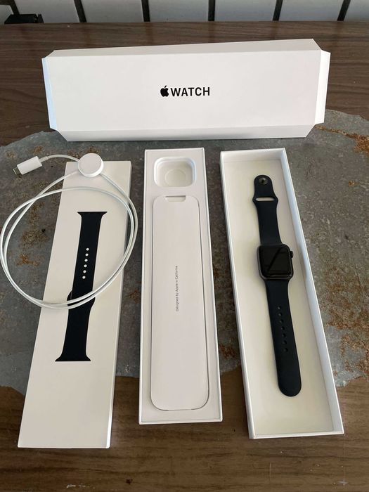 Apple Watch SE GPS 40mm Space Gray (A2351) - com todos os acessórios