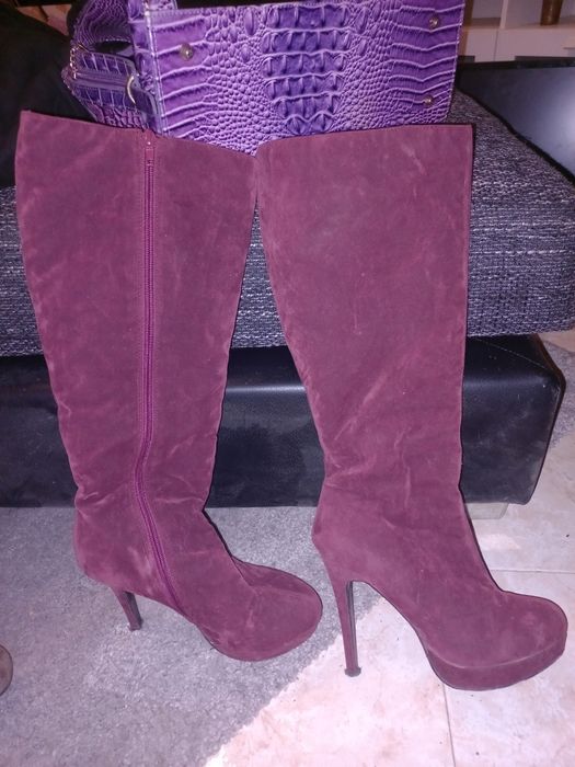 Botas de cano alto salto agulha