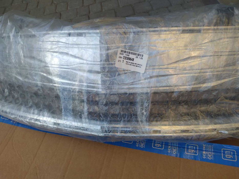 Решітка радіатора гриль Chevrolet Volt 2 23289646 84036280 верх та низ ...