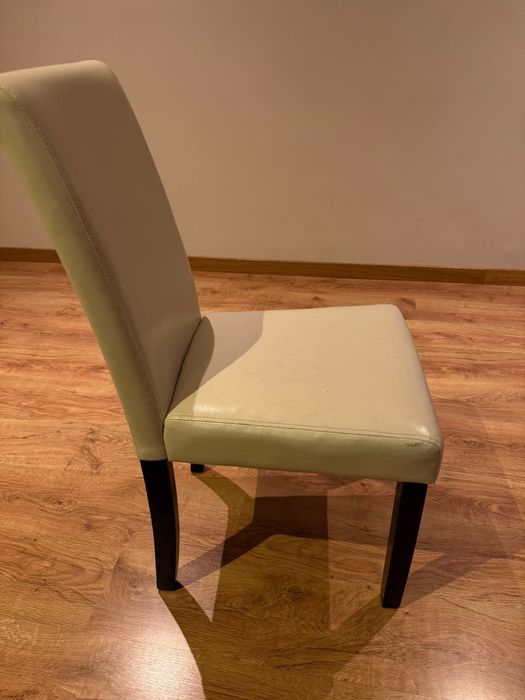Cadeira e mesa jantar
