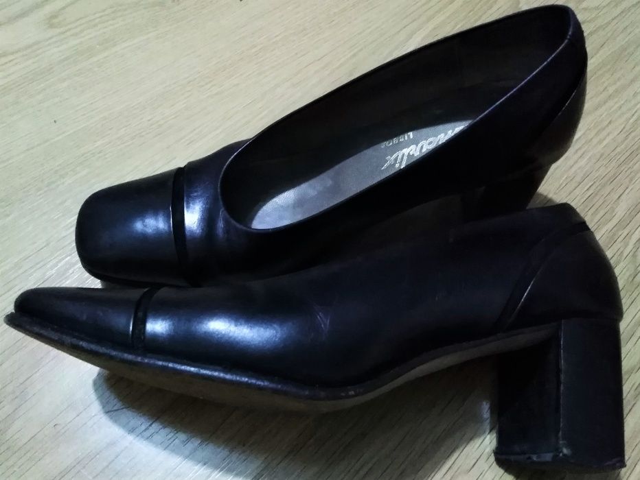 Sapatos Pretos: Tam 35