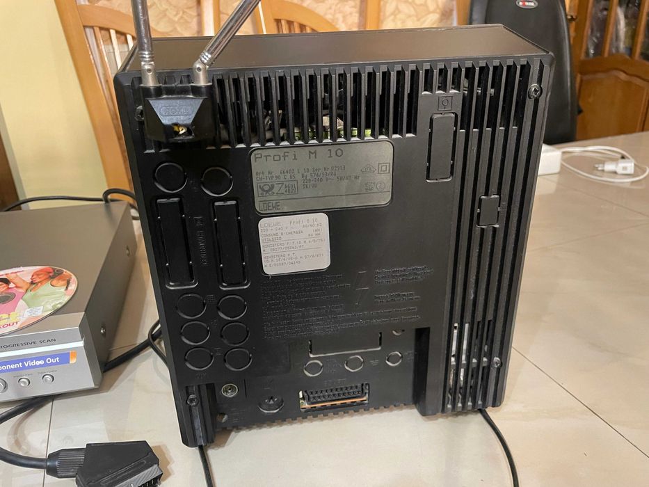 Телевізор loewe profi m10