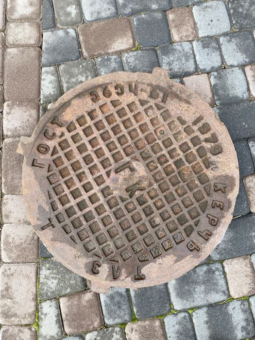 Чавунний каналізаційний люк