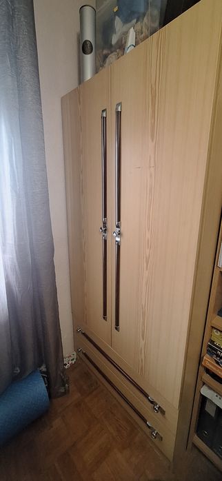 Roupeiro com gavetas