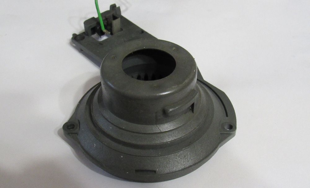 Крышка редуктора для мясорубки Бош