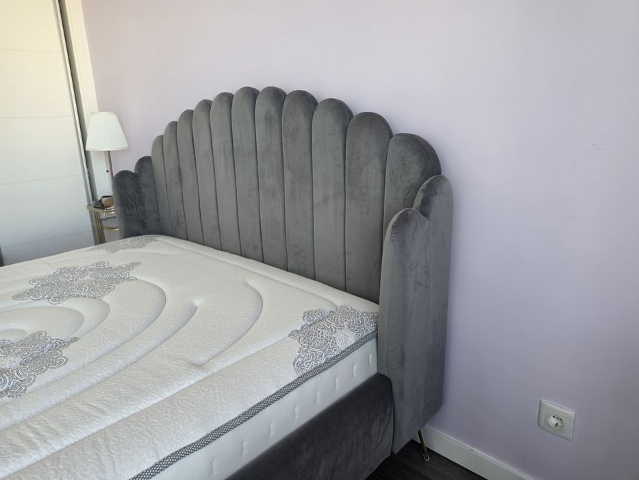 Cama em Veludo cor cinza 160x200