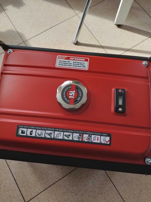 ВІДПРАВКА НП! Генератор 230V 2.2 кВт. AVR. Вага 40 кг